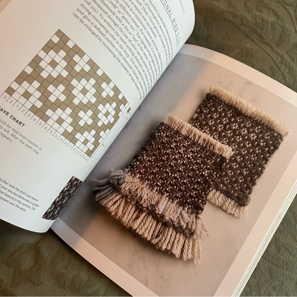 Weaving On A Little Loom For Beginners Techniques & Projects Soft Back Book - Picture 6 of 10